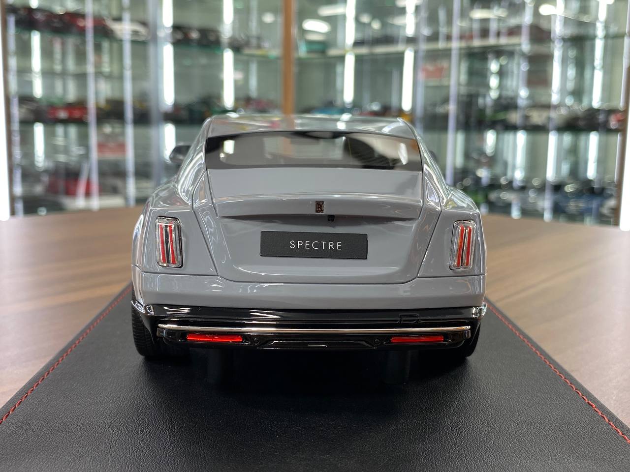 1/18 Resin DF Models Rolls Royce Spectre Gray Limited-32 pcs