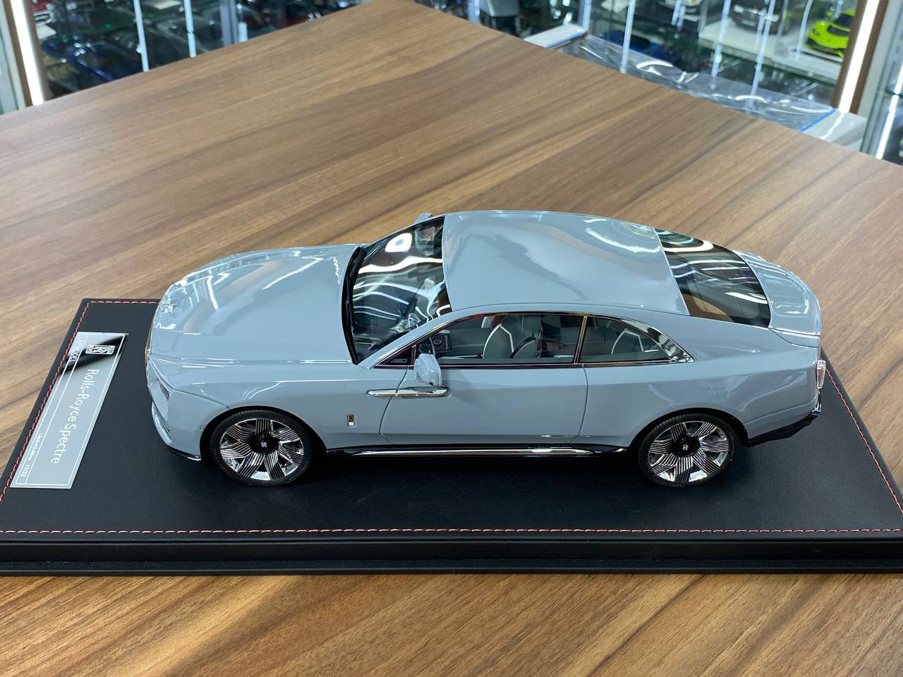 1/18 Resin DF Models Rolls Royce Spectre Gray Limited-32 pcs