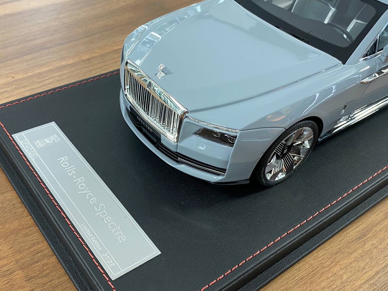 1/18 Resin DF Models Rolls Royce Spectre Gray Limited-32 pcs