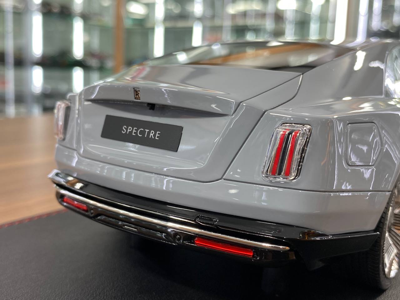 1/18 Resin DF Models Rolls Royce Spectre Gray Limited-32 pcs