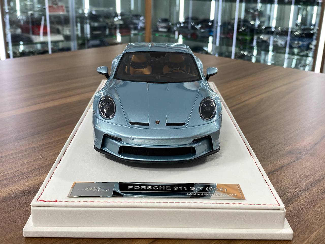 1/18 Resin IVY Models Porsche 911 S/T (992) Ice Blue / Gold Rim Limited-20 pcs