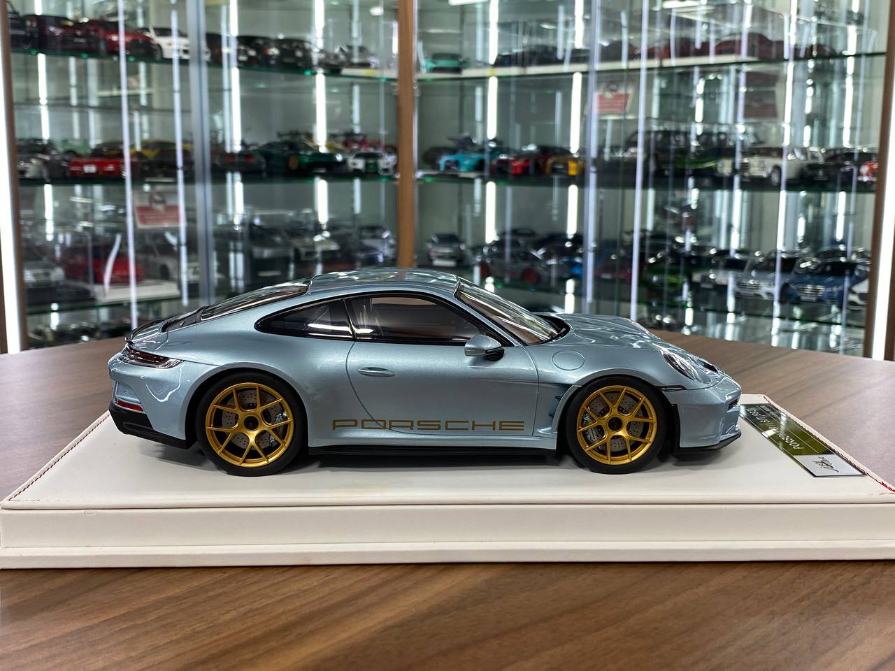 1/18 Resin IVY Models Porsche 911 S/T (992) Ice Blue / Gold Rim Limited-20 pcs