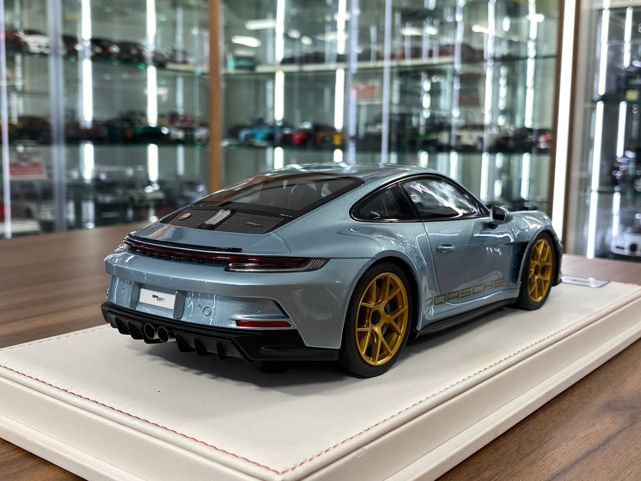 1/18 Resin IVY Models Porsche 911 S/T (992) Ice Blue / Gold Rim Limited-20 pcs