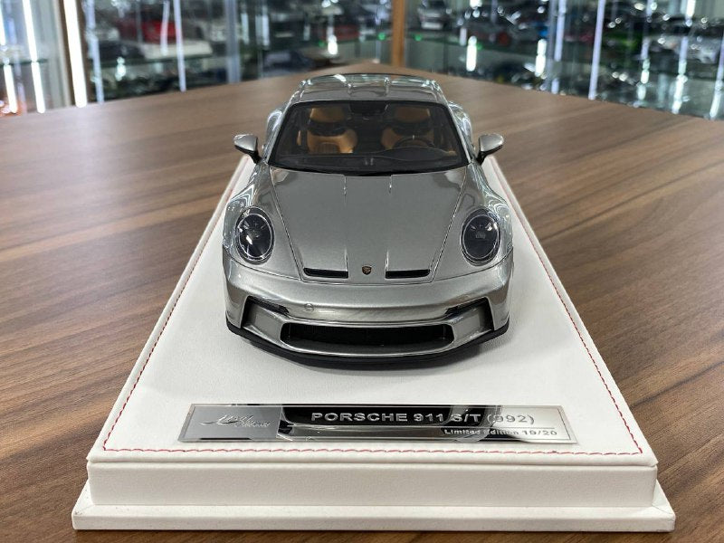 1/18 Resin IVY Models Porsche 911 S/T (992) Silver / Gold Rim Limited-20 pcs