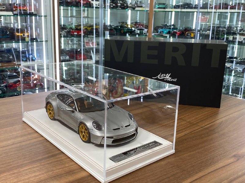 1/18 Resin IVY Models Porsche 911 S/T (992) Silver / Gold Rim Limited-20 pcs