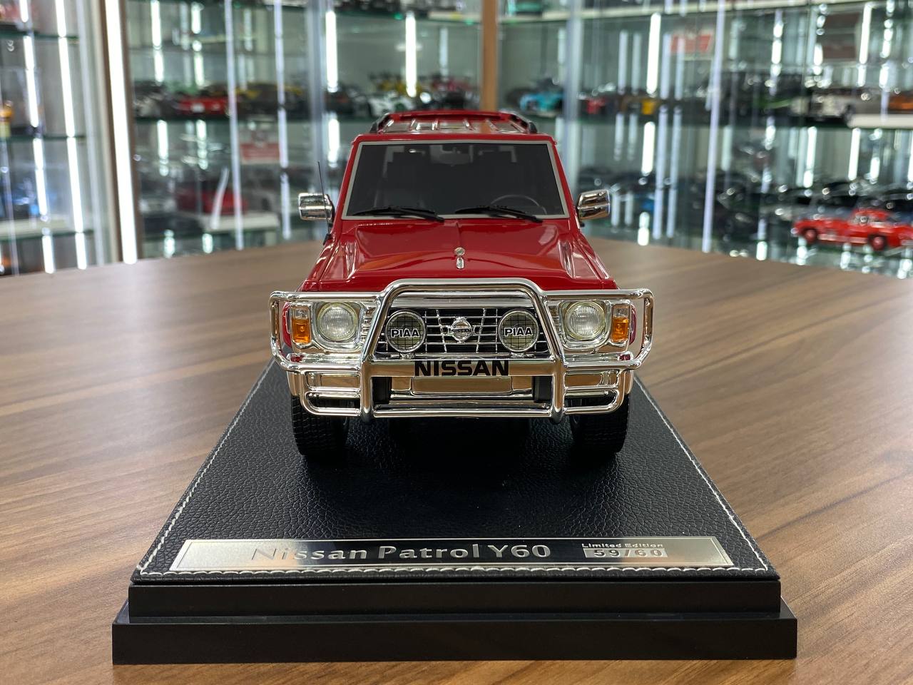 1/18 Diecast Nissan Patrol Super Safari Y60 Red IVY Models Scale Model Car