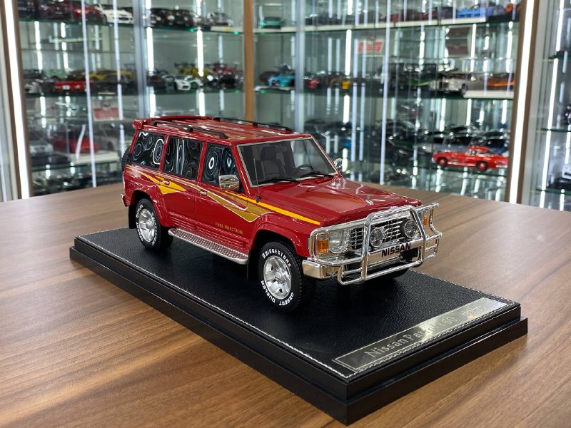 1/18 Diecast Nissan Patrol Super Safari Y60 Red IVY Models Scale Model Car