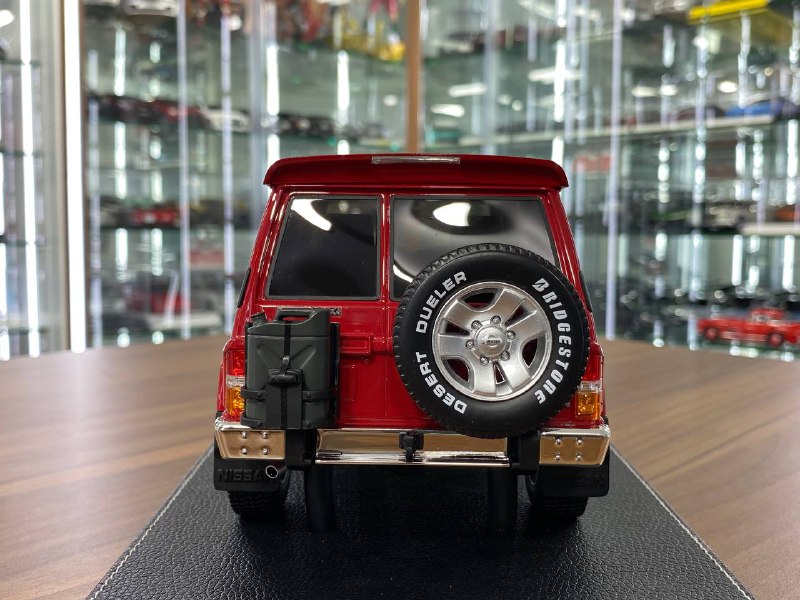 1/18 Diecast Nissan Patrol Super Safari Y60 Red IVY Models Scale Model Car