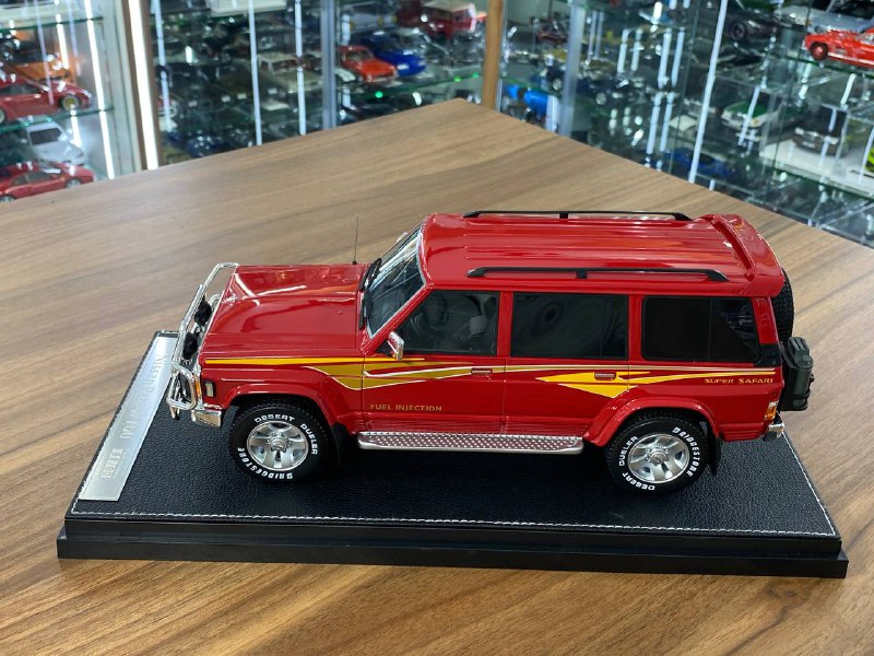 1/18 Diecast Nissan Patrol Super Safari Y60 Red IVY Models Scale Model Car