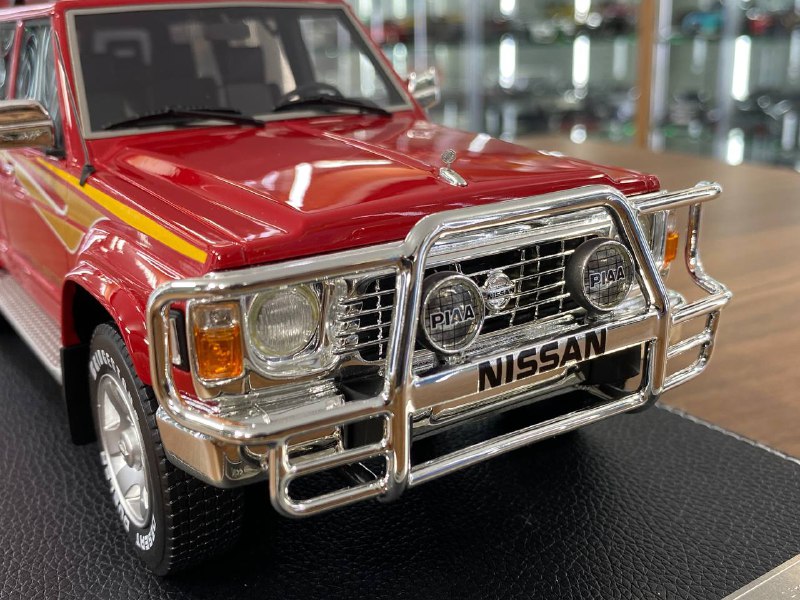 1/18 Diecast Nissan Patrol Super Safari Y60 Red IVY Models Scale Model Car