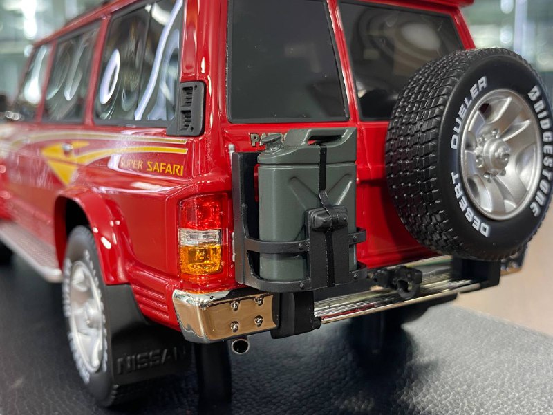1/18 Diecast Nissan Patrol Super Safari Y60 Red IVY Models Scale Model Car