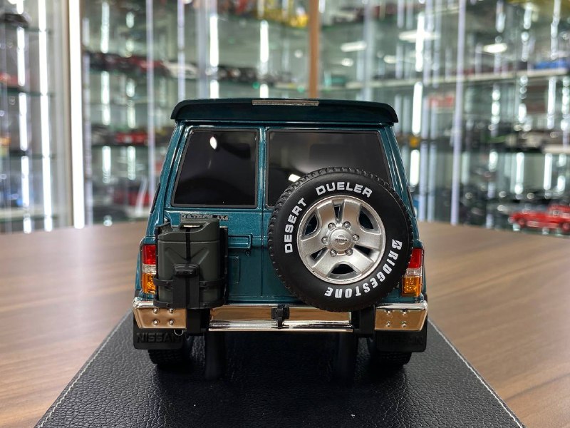 1/18 Diecast Nissan Patrol Super Safari Y60 Green IVY Models Scale Model Car