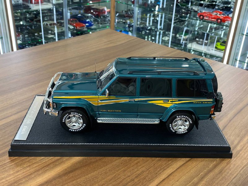 1/18 Diecast Nissan Patrol Super Safari Y60 Green IVY Models Scale Model Car