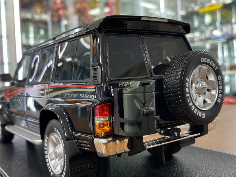 1/18 Diecast Nissan Patrol Super Safari Y60 Black IVY Models Scale Model Car