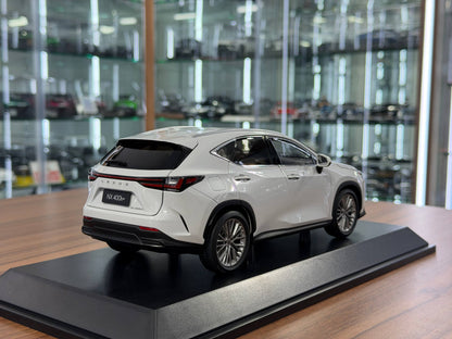 1:18 Lexus Dealer Edition Lexus NX 400h+ - White
