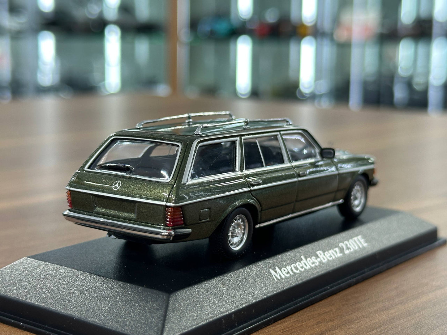 1/43 Diecast Mercedes-Benz 230 TE 1982 Green Metallic (Maxichamps)