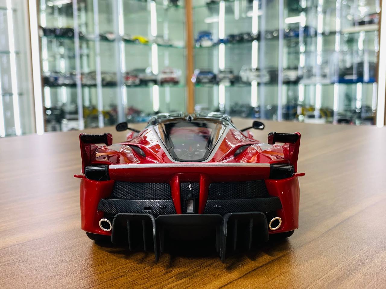 1/18 Diecast Bburago Ferrari FXX K #10 red/ silver