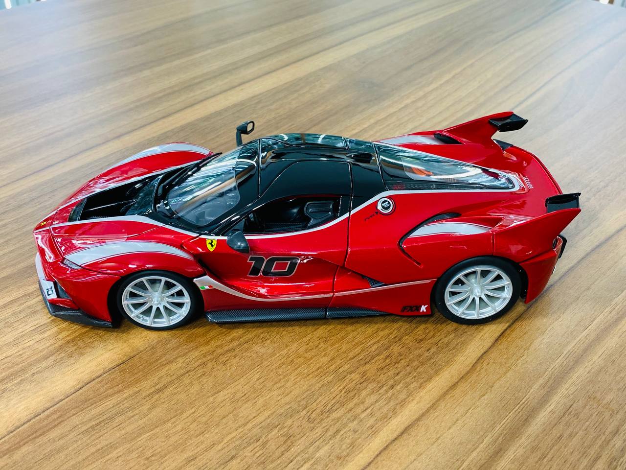 1/18 Diecast Bburago Ferrari FXX K #10 red/ silver