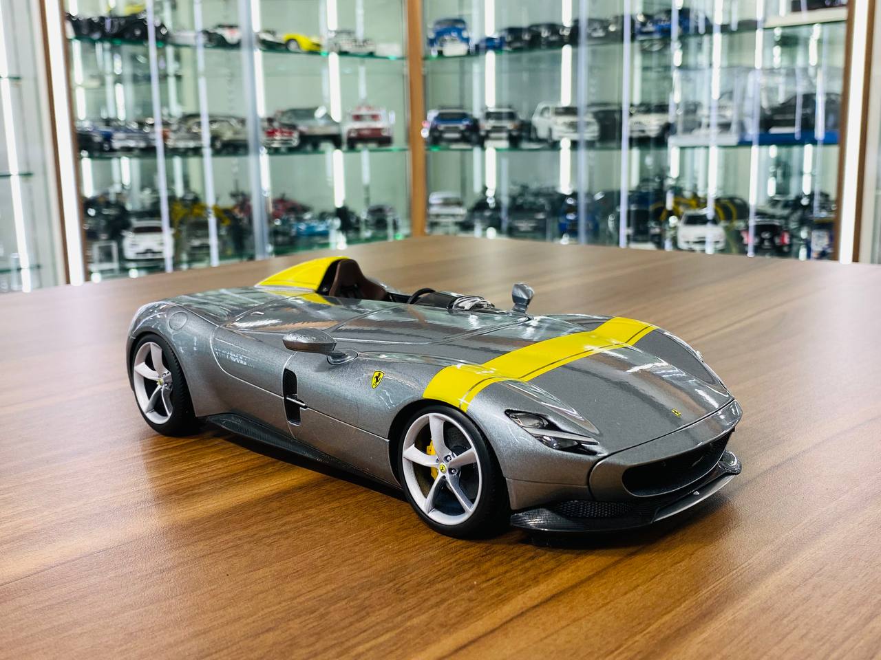 1/18 Diecast Ferrari Monza SP1 Silver Metallic with Yellow Stripes Scale Model Car
