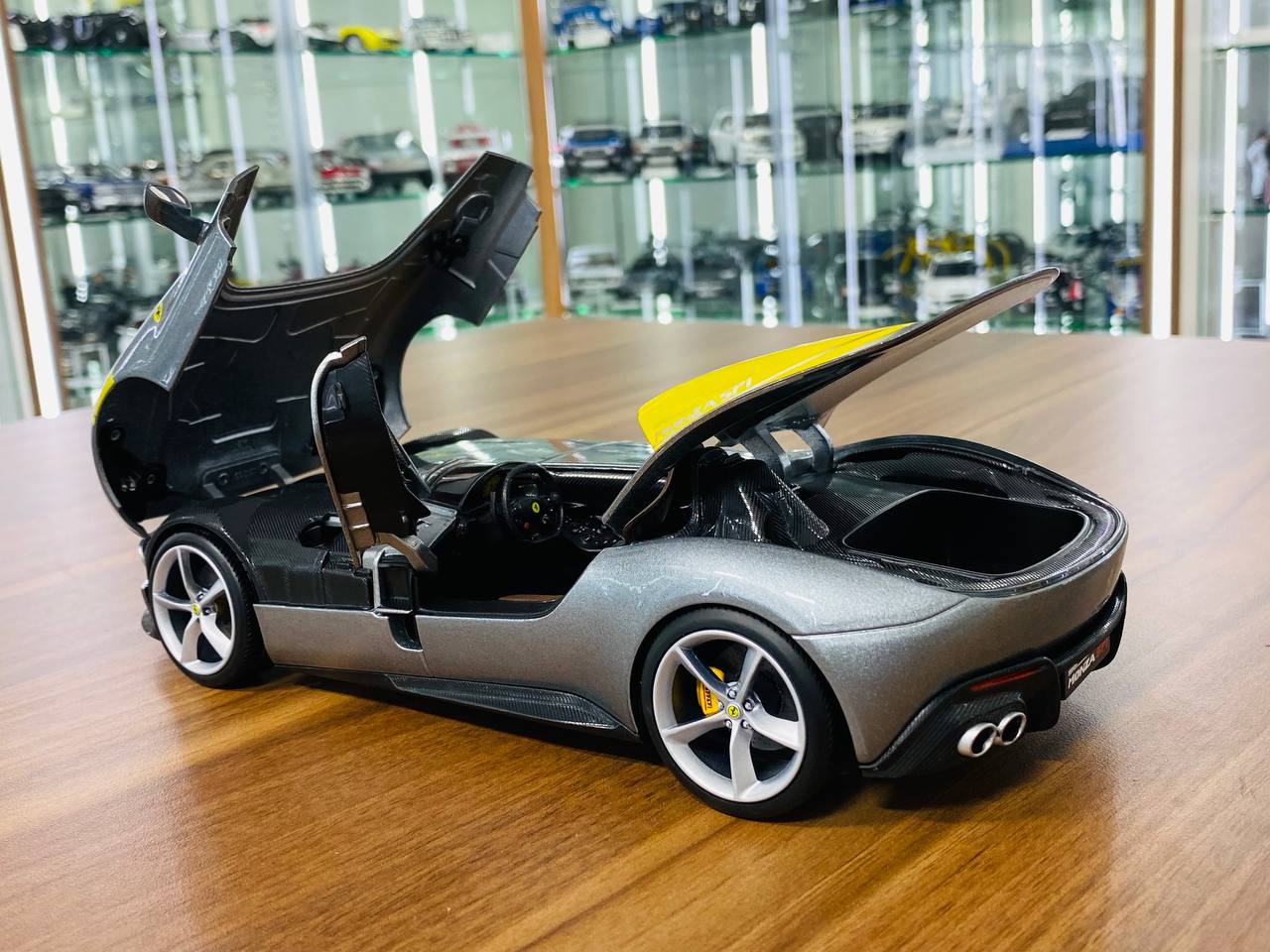 1/18 Diecast Ferrari Monza SP1 Silver Metallic with Yellow Stripes Scale Model Car