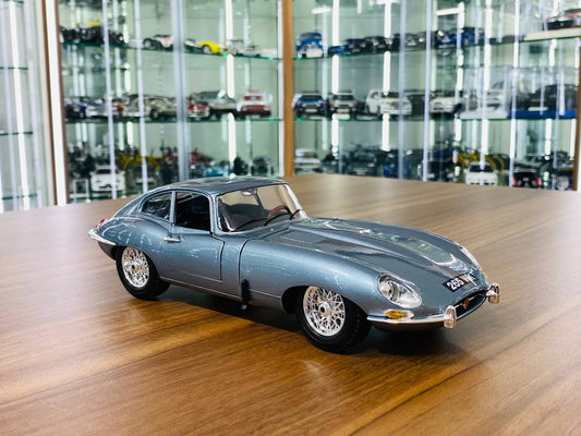 1/18 Diecast Bburago Jaguar E Type Coupe blue