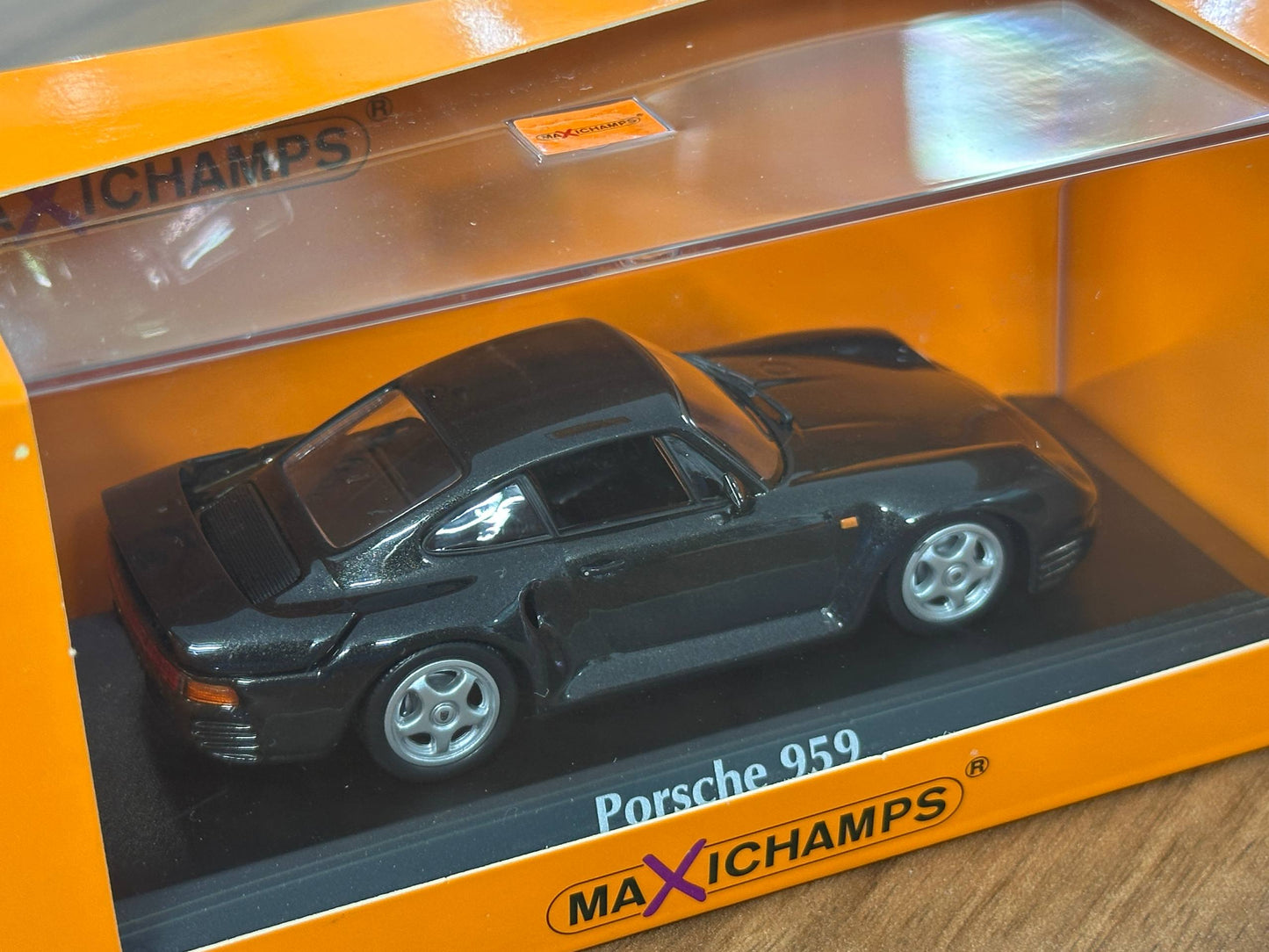 1/43 Diecast Porsche 959 1987 in Grey Metallic (Maxichamps)