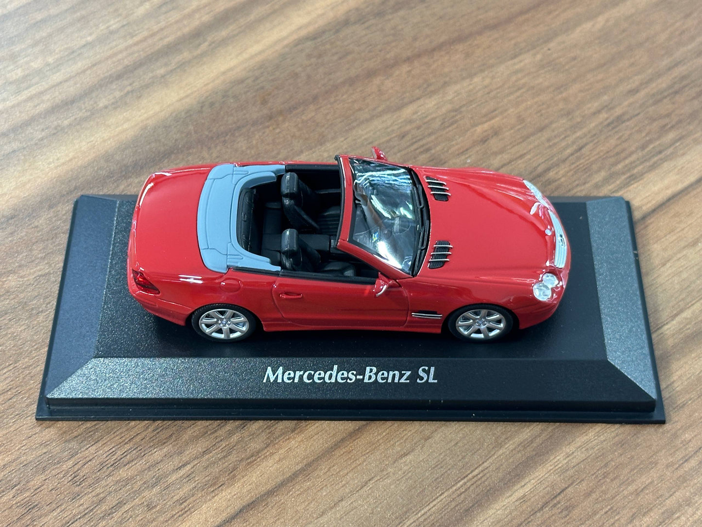1/43 Diecast Mercedes Benz SL-Class 2001 in Red (Maxichamps)