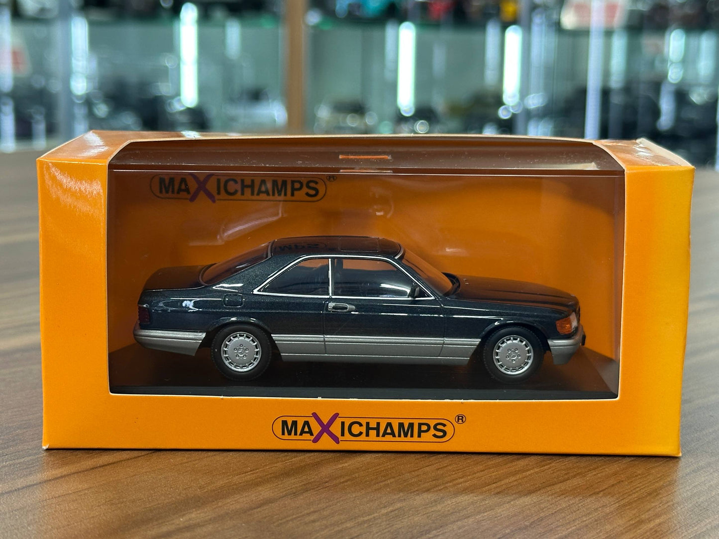 1/43 Diecast Mercedes Benz 560 SEC 1986 in Black Metallic (Maxichamps)
