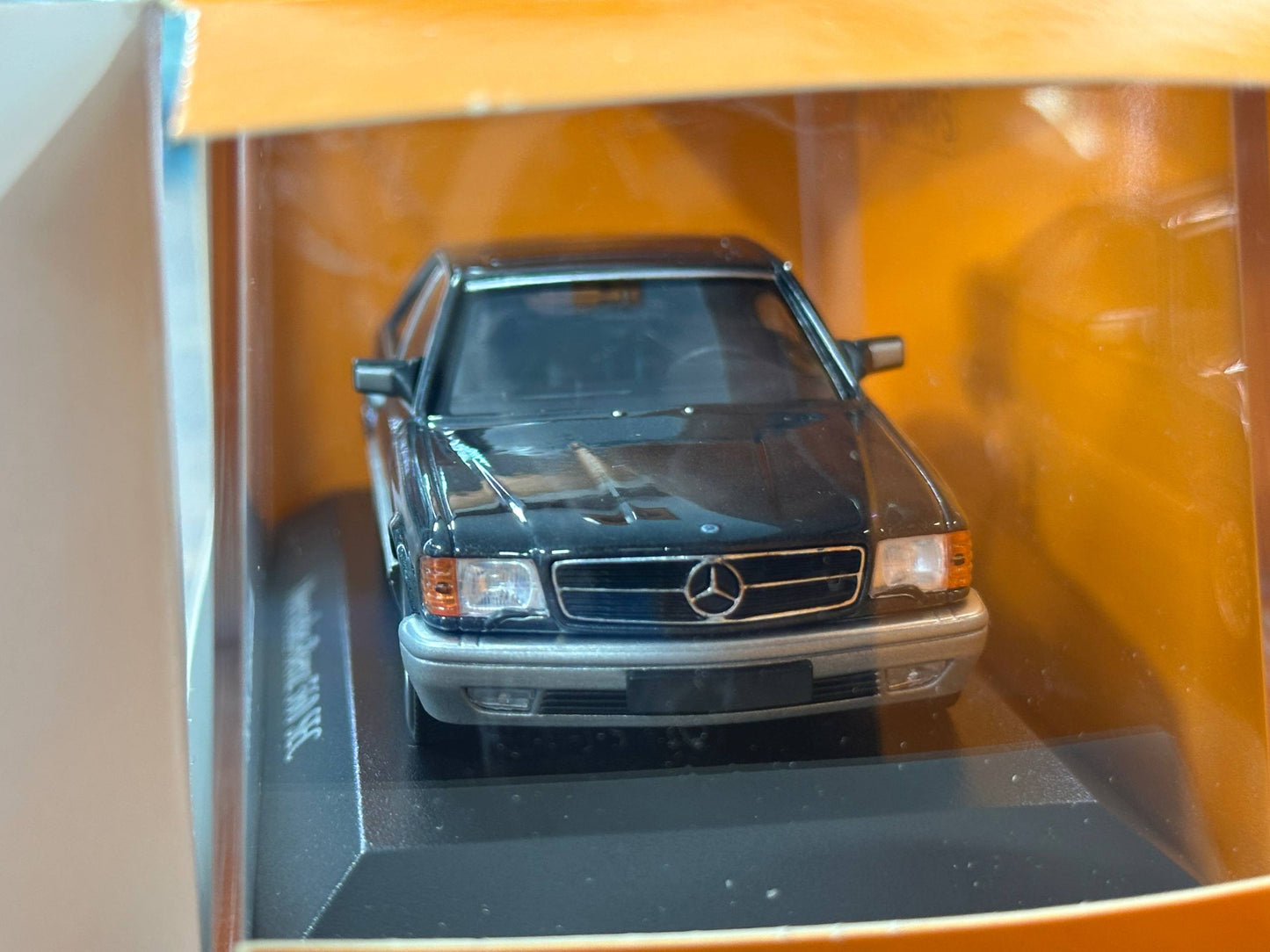 1/43 Diecast Mercedes Benz 560 SEC 1986 in Black Metallic (Maxichamps)