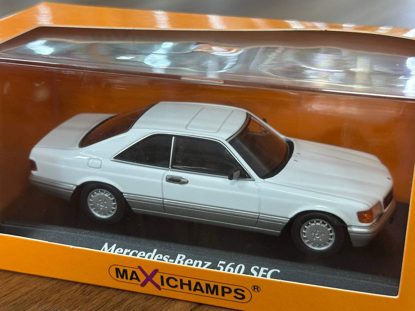 1/43 Diecast Mercedes Benz 560 SEC 1986 in White (Maxichamps)