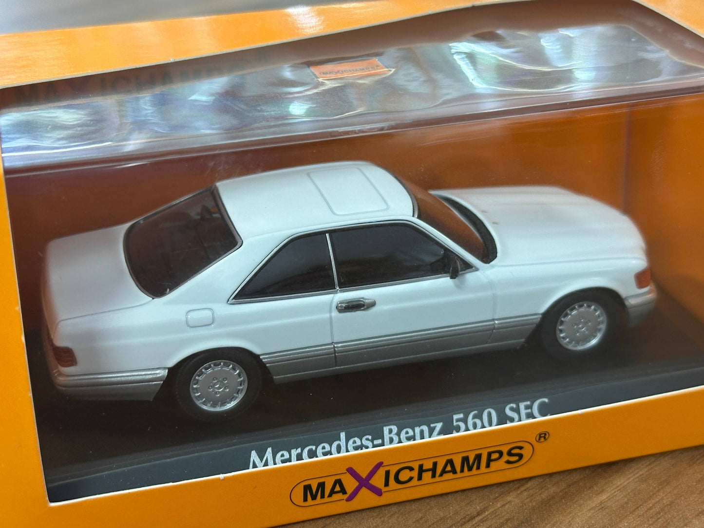 1/43 Diecast Mercedes Benz 560 SEC 1986 in White (Maxichamps)
