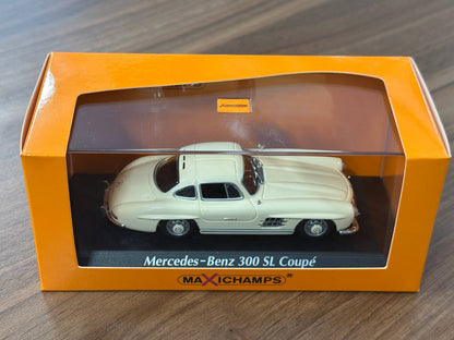 1/43 Diecast Mercedes Benz 300 SL Coupe 1955 in White (Maxichamps)