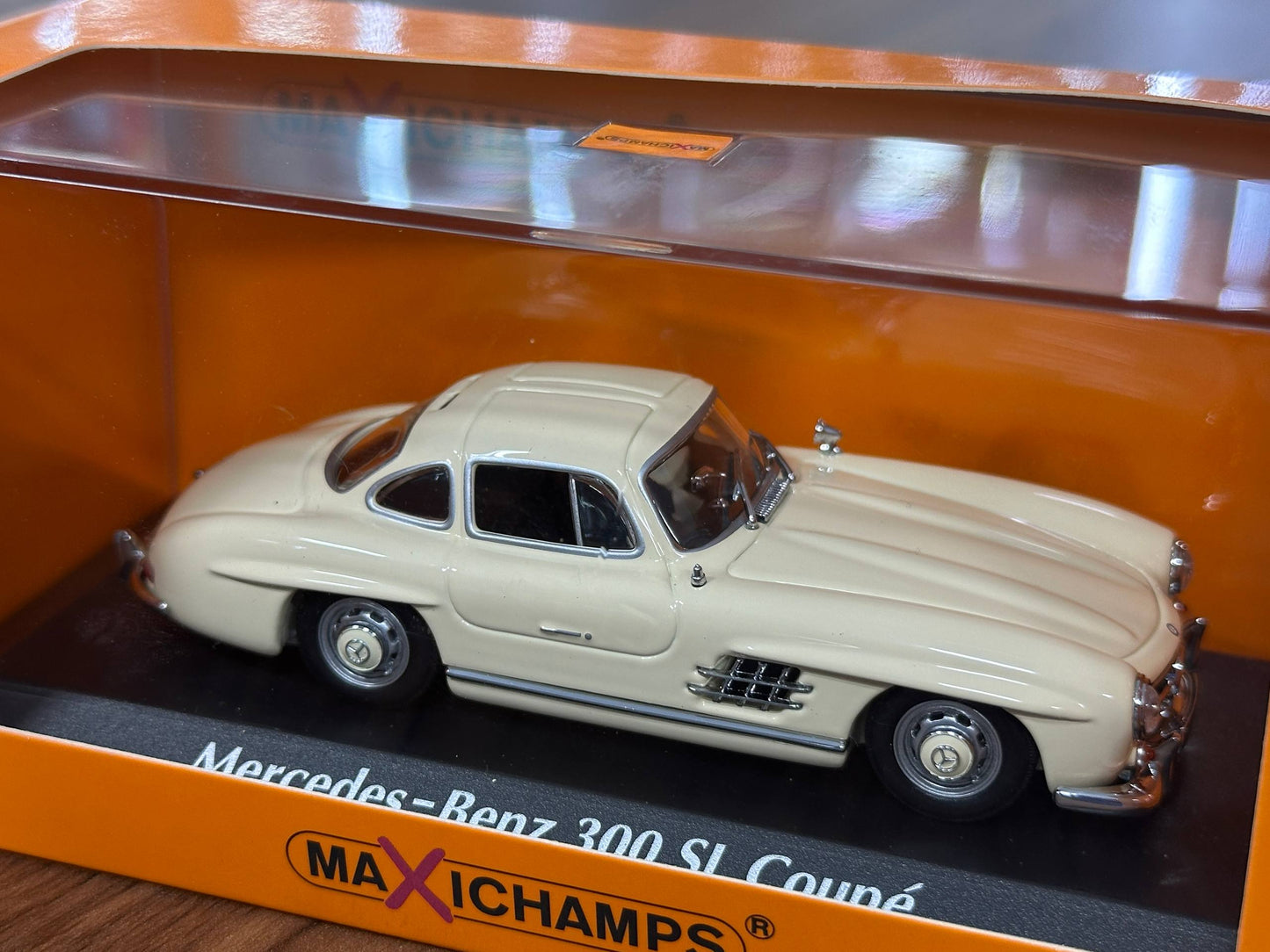1/43 Diecast Mercedes Benz 300 SL Coupe 1955 in White (Maxichamps)