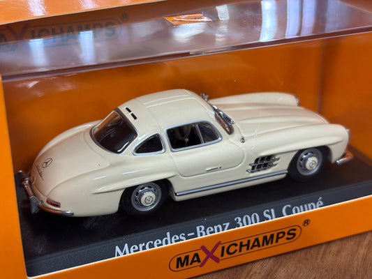 1/43 Diecast Mercedes Benz 300 SL Coupe 1955 in White (Maxichamps)