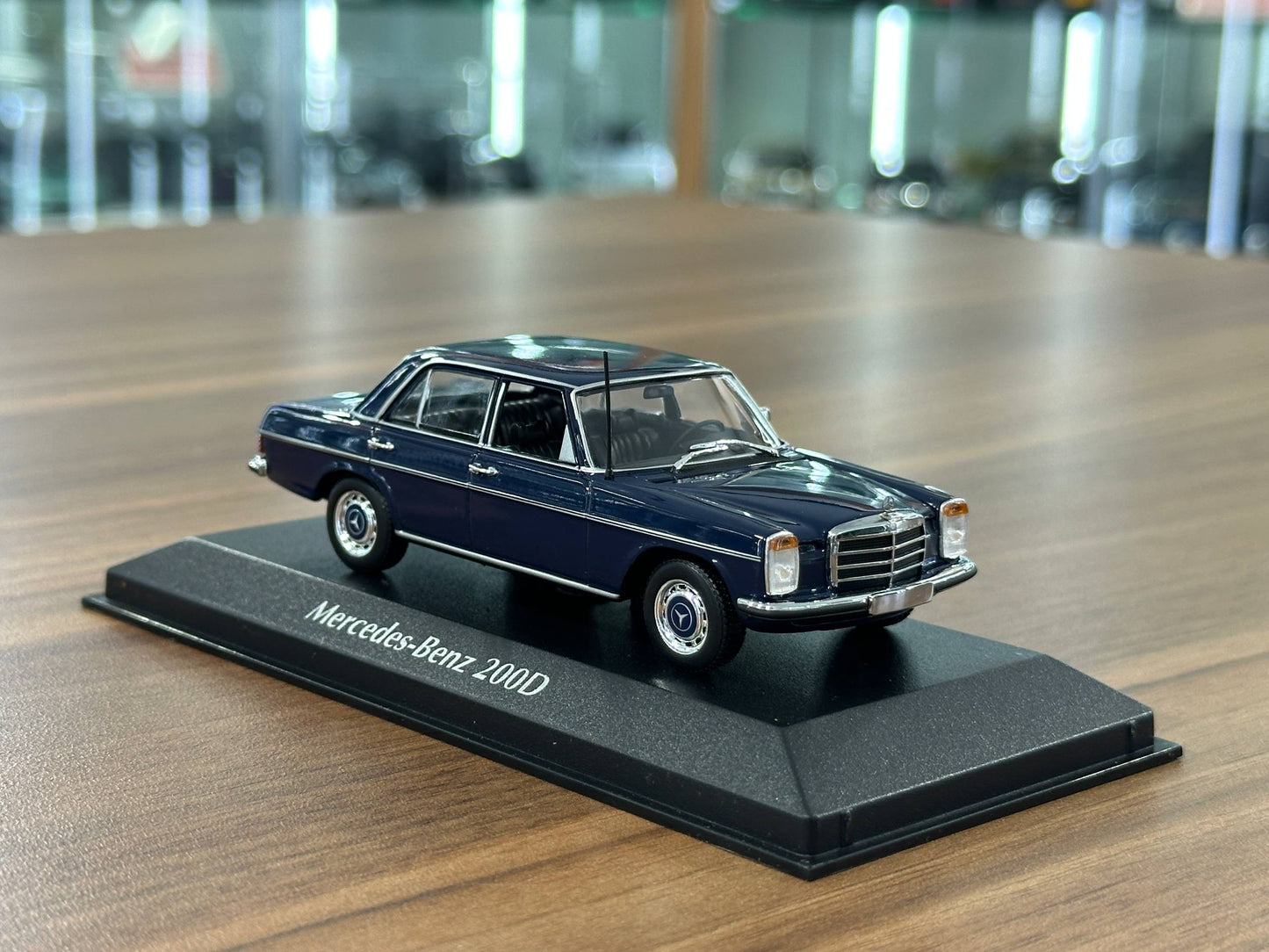 1/43 Diecast Mercedes Benz 200D 1973 in Blue (Maxichamps)