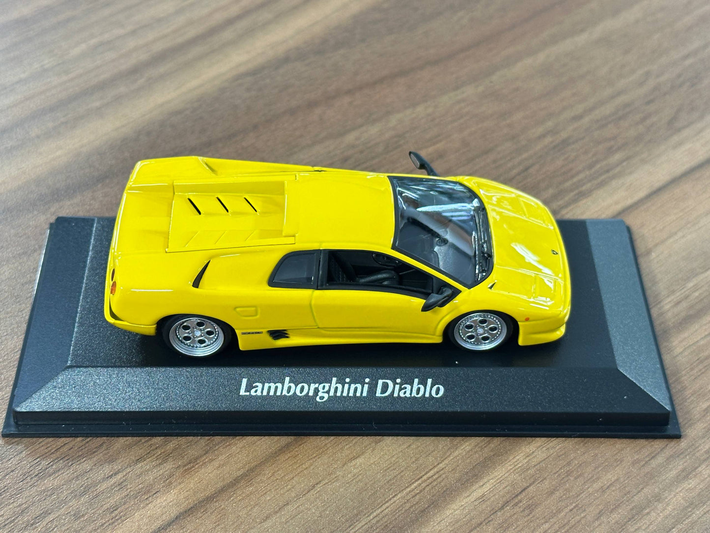 1/43 Diecast Lamborghini Diablo 1994 in Yellow (Maxichamps)