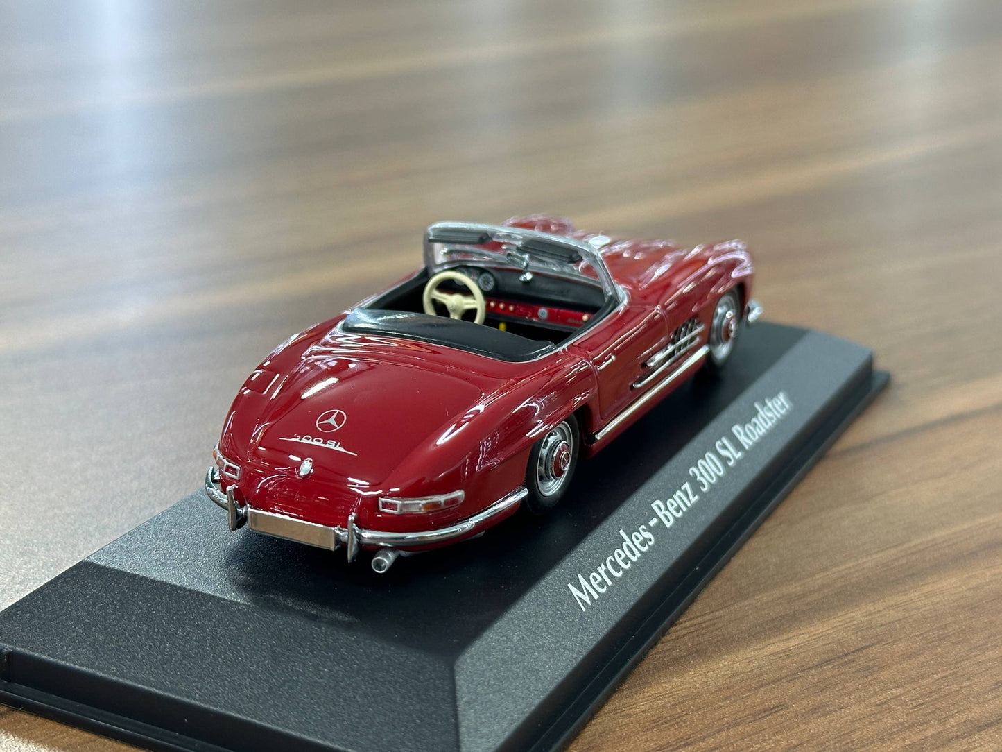 1/43 Diecast Mercedes-Benz 300 SL Roadster 1955 in Red ( Maxichamps)