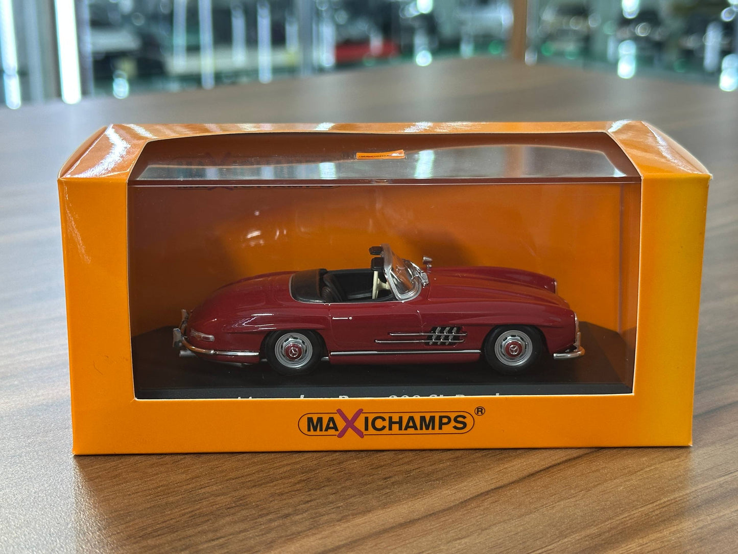 1/43 Diecast Mercedes-Benz 300 SL Roadster 1955 in Red ( Maxichamps)