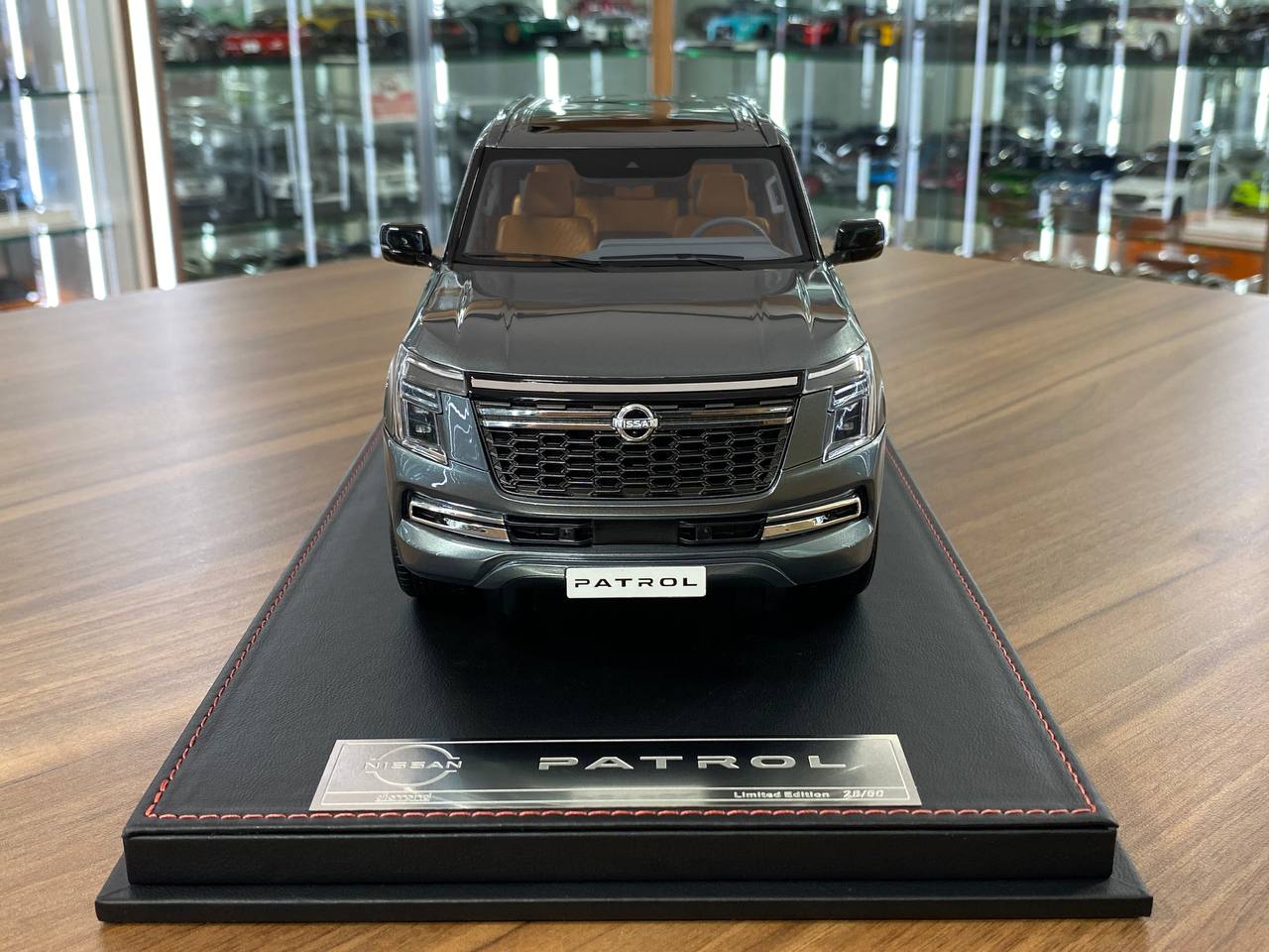 1/18 Resin Diamand Nissan Patrol Y63  Platinum – Grey – Limited Edition 50 pcs
