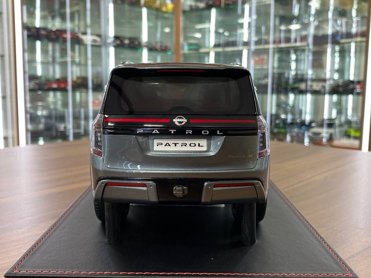 1/18 Resin Diamand Nissan Patrol Y63  Platinum – Grey – Limited Edition 50 pcs