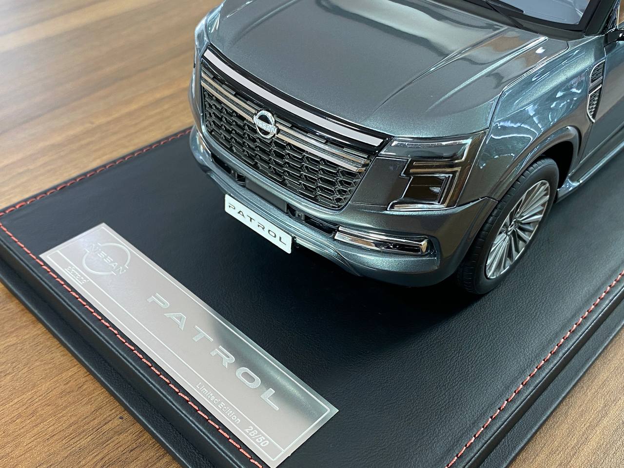 1/18 Resin Diamand Nissan Patrol Y63  Platinum – Grey – Limited Edition 50 pcs
