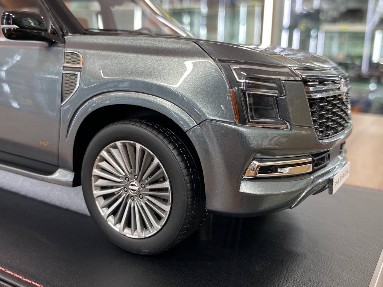 1/18 Resin Diamand Nissan Patrol Y63  Platinum – Grey – Limited Edition 50 pcs