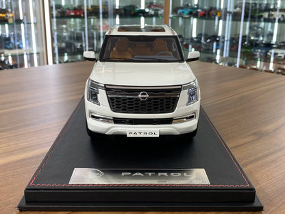 1/18 Resin Diamand Nissan Patrol Y63  Platinum – White – Limited Edition 50 pcs