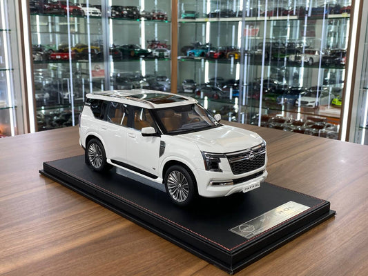 1/18 Resin Diamand Nissan Patrol Y63  Platinum – White – Limited Edition 50 pcs