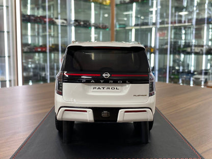 1/18 Resin Diamand Nissan Patrol Y63  Platinum – White – Limited Edition 50 pcs