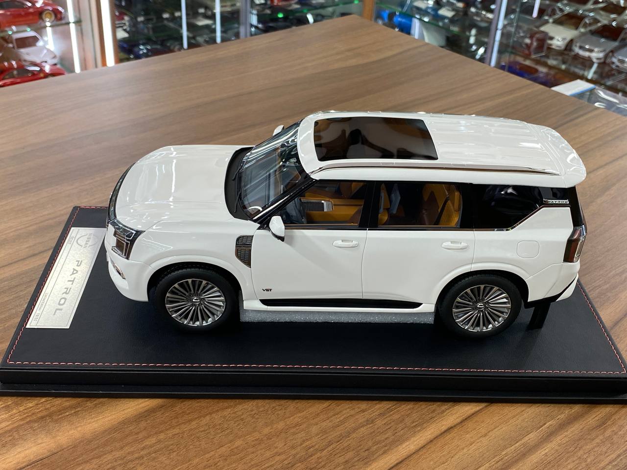 1/18 Resin Diamand Nissan Patrol Y63  Platinum – White – Limited Edition 50 pcs