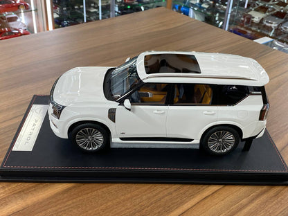 1/18 Resin Diamand Nissan Patrol Y63  Platinum – White – Limited Edition 50 pcs