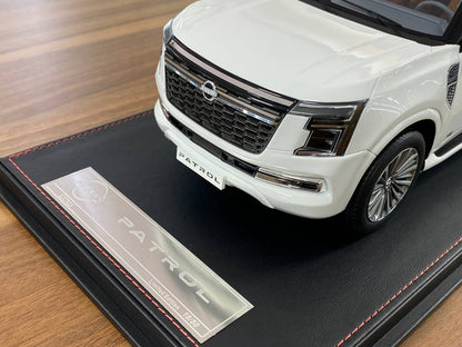 1/18 Resin Diamand Nissan Patrol Y63  Platinum – White – Limited Edition 50 pcs