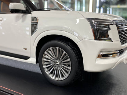 1/18 Resin Diamand Nissan Patrol Y63  Platinum – White – Limited Edition 50 pcs