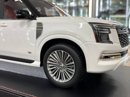 1/18 Resin Diamand Nissan Patrol Y63 Platinum – White / Black – Limited Edition - 75 pcs